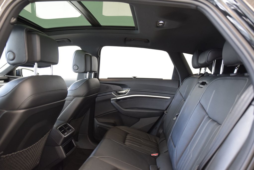 Audi Q8 e-tron BLACK COMPETITION+B&O+HITCH 2024 à Laval, Québec - 18 - w1024h768px