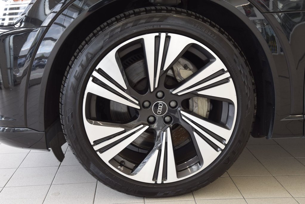 Audi Q8 e-tron BLACK COMPETITION+B&O+HITCH 2024 à Laval, Québec - 5 - w1024h768px