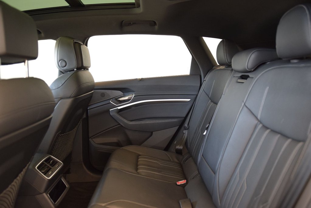 2024 Audi Q8 e-tron PREMIUM PACKAGE+BLACK COMPETITION in Laval, Quebec - 23 - w1024h768px
