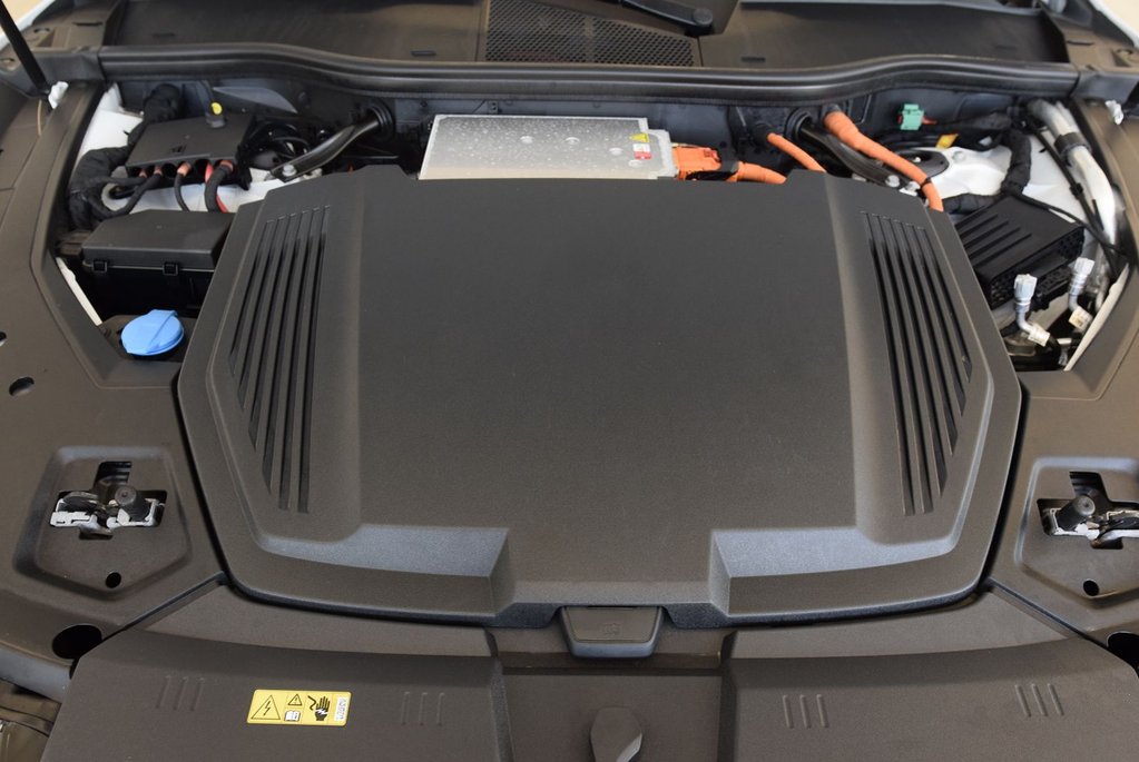 2024 Audi Q8 e-tron PREMIUM PACKAGE+BLACK COMPETITION in Laval, Quebec - 26 - w1024h768px