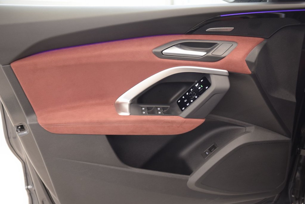 2025 Audi SQ5 TECHNIK+CUIR ROUGE+NEW MODEL in Laval, Quebec - 17 - w1024h768px