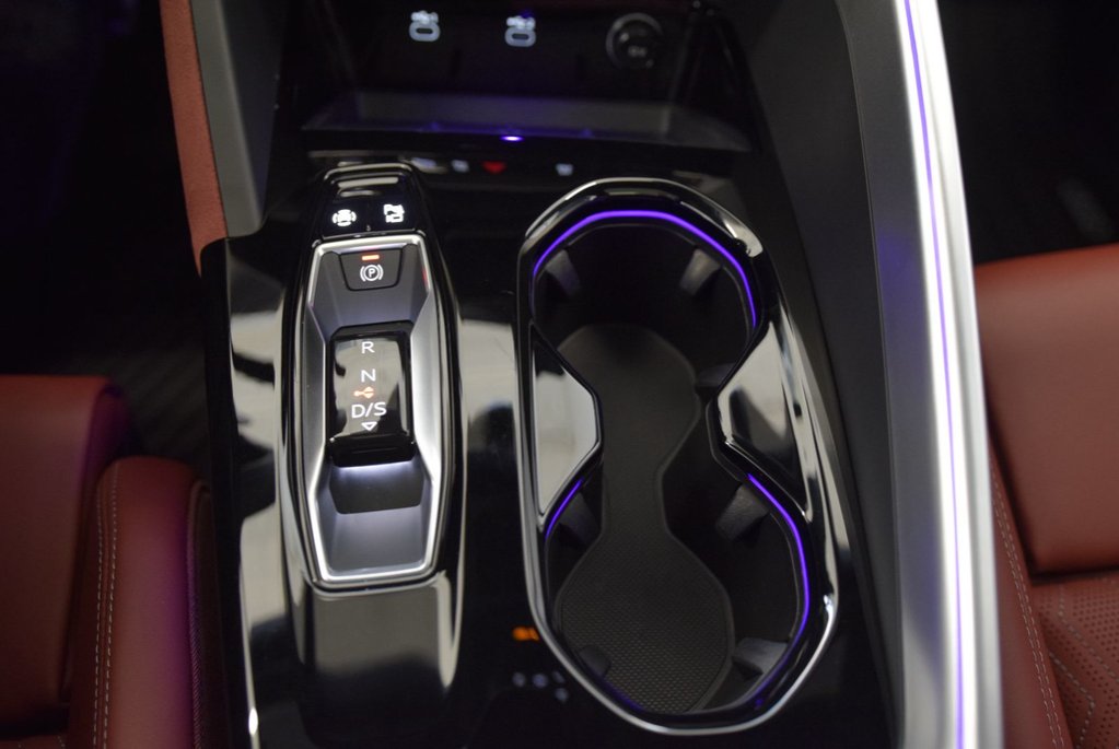 2025 Audi SQ5 TECHNIK+CUIR ROUGE+NEW MODEL in Laval, Quebec - 32 - w1024h768px