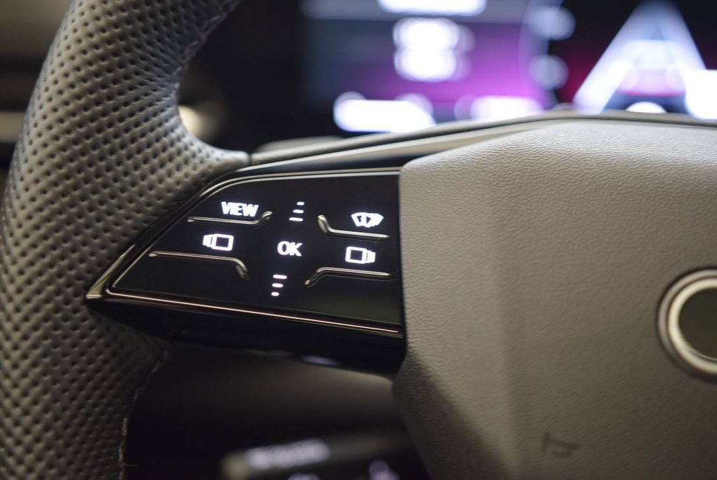 2025 Audi SQ5 TECHNIK+CUIR ROUGE+NEW MODEL in Laval, Quebec - 26 - w1024h768px