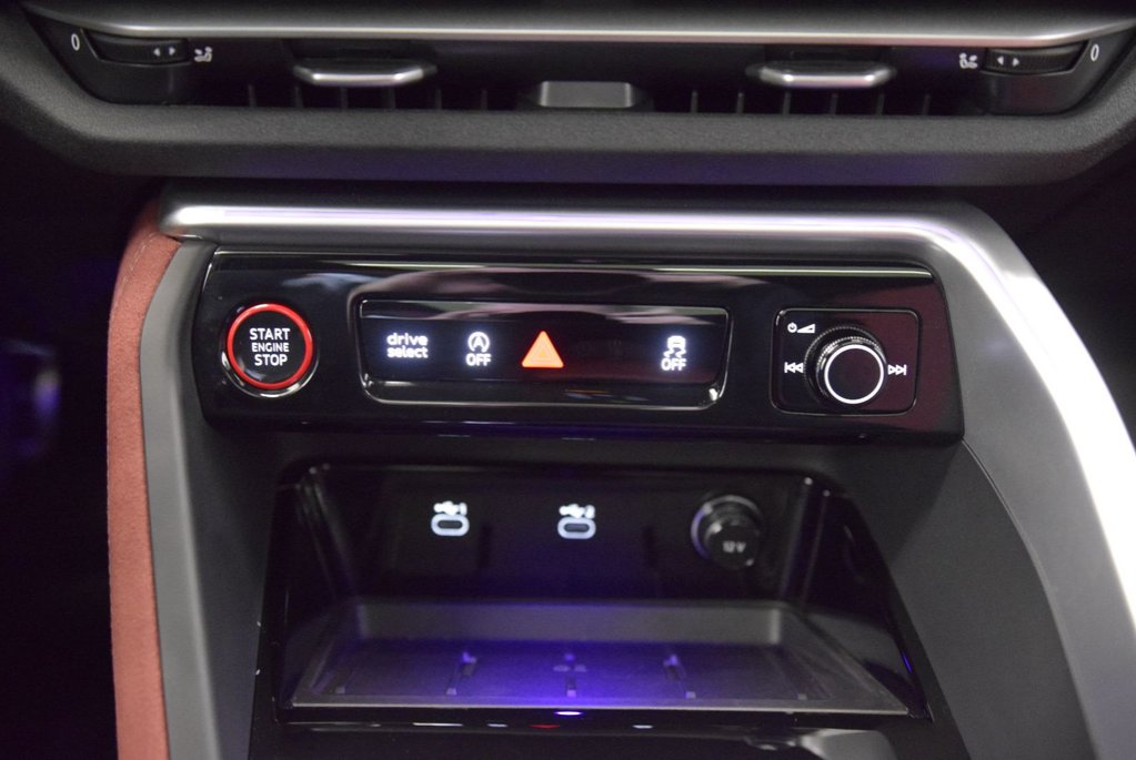 2025 Audi SQ5 TECHNIK+CUIR ROUGE+NEW MODEL in Laval, Quebec - 31 - w1024h768px