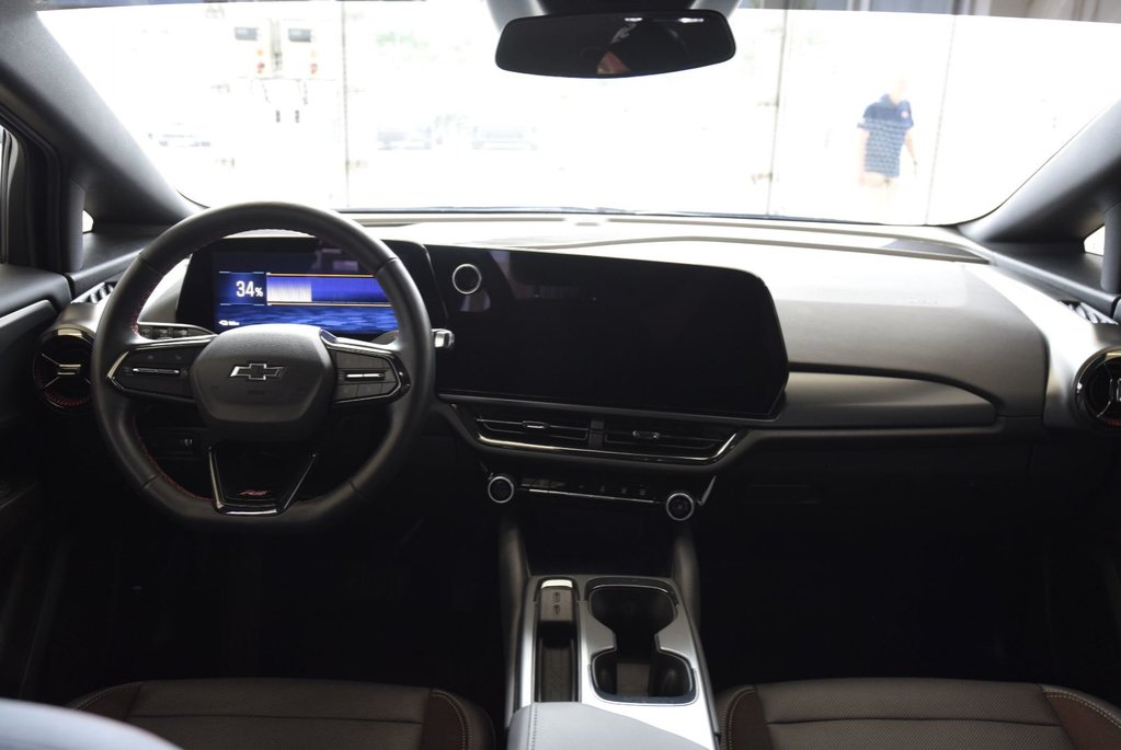 2024 Chevrolet Equinox EV RS+AWD+BAS KM+CUIR+LED in Laval, Quebec - 19 - w1024h768px