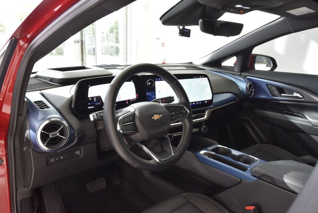 2025 Chevrolet Equinox EV 2LT+CONVENIENCE PACK+LED in Laval, Quebec - 8 - w1024h768px