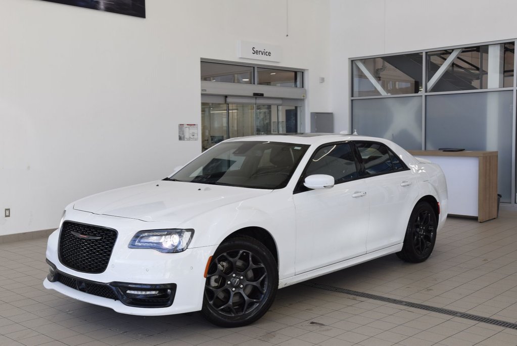 2023 Chrysler 300 S+AWD+ALPINE+CUIR+TOIT in Laval, Quebec - 1 - w1024h768px