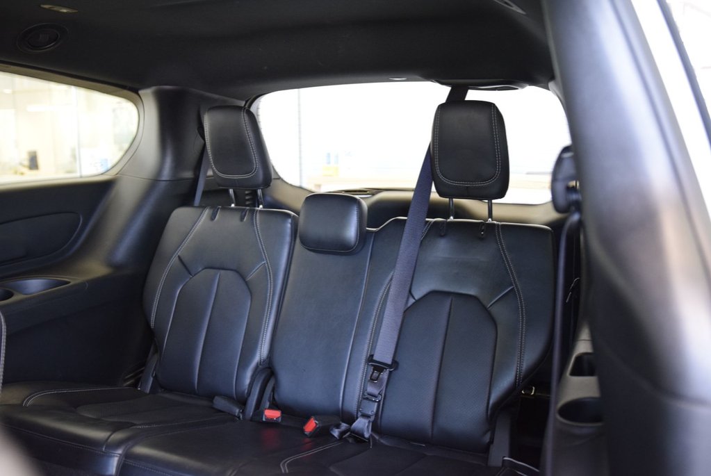 2025 Chrysler Pacifica SELECT+CUIR+CAPITAINE+LED in Laval, Quebec - 17 - w1024h768px