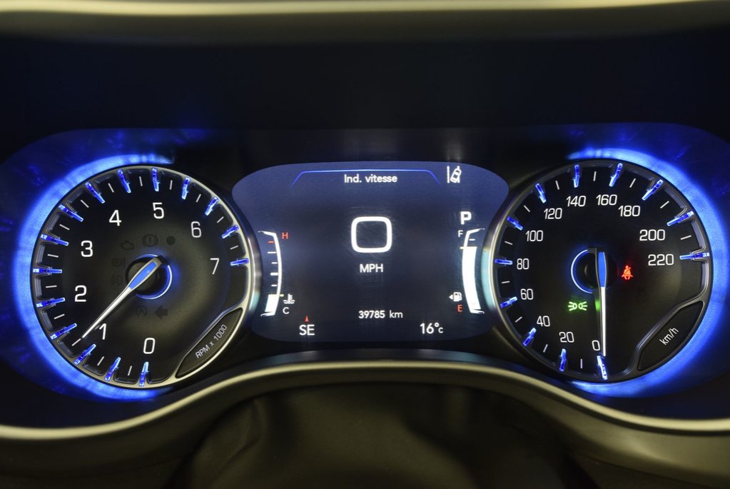 2025 Chrysler Pacifica SELECT+CUIR+CAPITAINE+LED in Laval, Quebec - 23 - w1024h768px