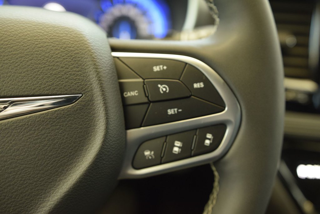 2025 Chrysler Pacifica SELECT+CUIR+CAPITAINE+LED in Laval, Quebec - 14 - w1024h768px