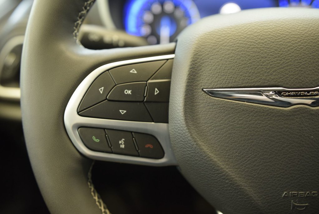 2025 Chrysler Pacifica SELECT+CUIR+CAPITAINE+LED in Laval, Quebec - 13 - w1024h768px