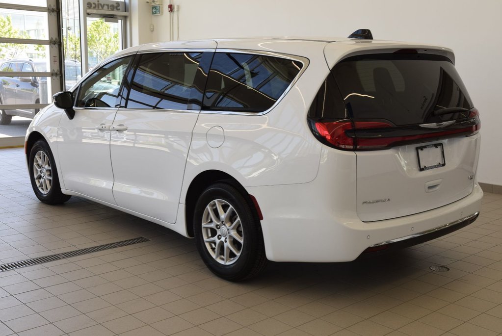 2025 Chrysler Pacifica SELECT+CUIR+CAPITAINE+LED in Laval, Quebec - 30 - w1024h768px