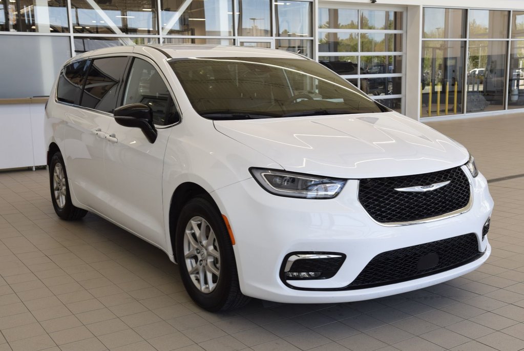 2025 Chrysler Pacifica SELECT+CUIR+CAPITAINE+LED in Laval, Quebec - 6 - w1024h768px