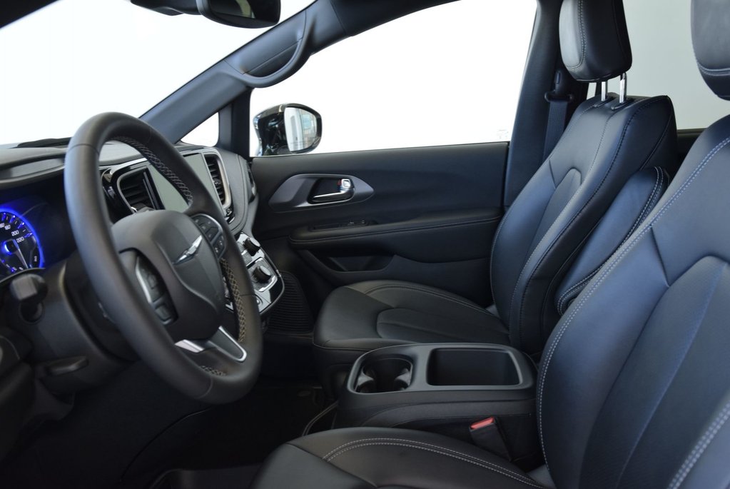 2025 Chrysler Pacifica SELECT+CUIR+CAPITAINE+LED in Laval, Quebec - 27 - w1024h768px