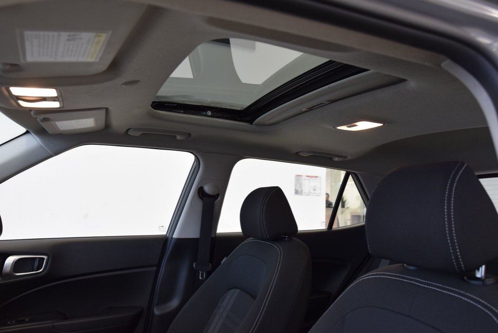 Hyundai Venue TREND+BAS KM+TOIT OUVRANT 2022 à Laval, Québec - 7 - w1024h768px