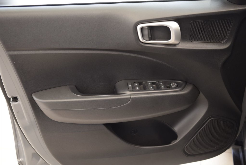 Hyundai Venue TREND+BAS KM+TOIT OUVRANT 2022 à Laval, Québec - 17 - w1024h768px