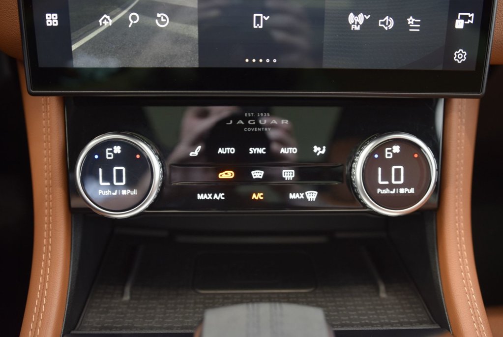 2023 Jaguar F-PACE R-Dynamic S+CUIR+TOIT+LED+ in Laval, Quebec - 29 - w1024h768px