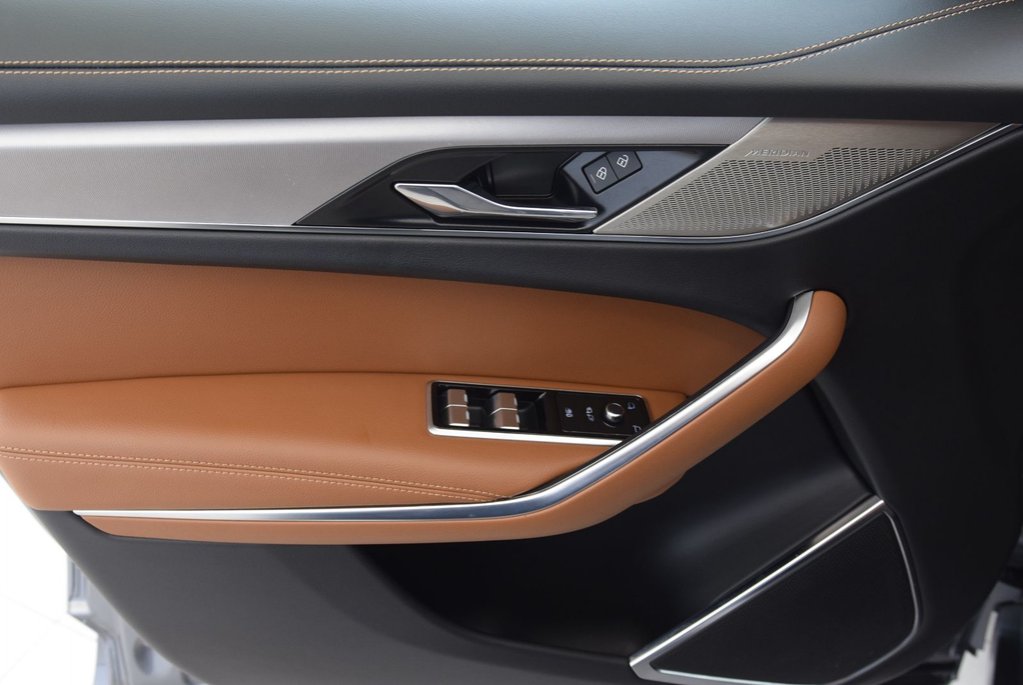 2023 Jaguar F-PACE R-Dynamic S+CUIR+TOIT+LED+ in Laval, Quebec - 18 - w1024h768px