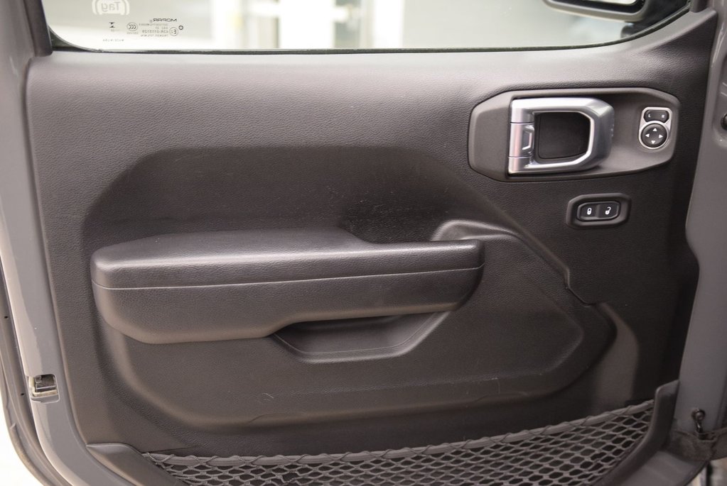 2023 Jeep Wrangler Willys+4X4+NAV+AUTO+V6+MAG NOIR in Laval, Quebec - 21 - w1024h768px