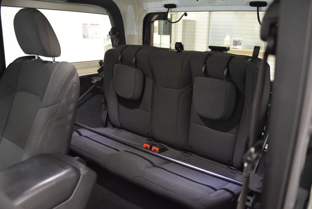 2023 Jeep Wrangler Willys+4X4+NAV+AUTO+V6+MAG NOIR in Laval, Quebec - 17 - w1024h768px