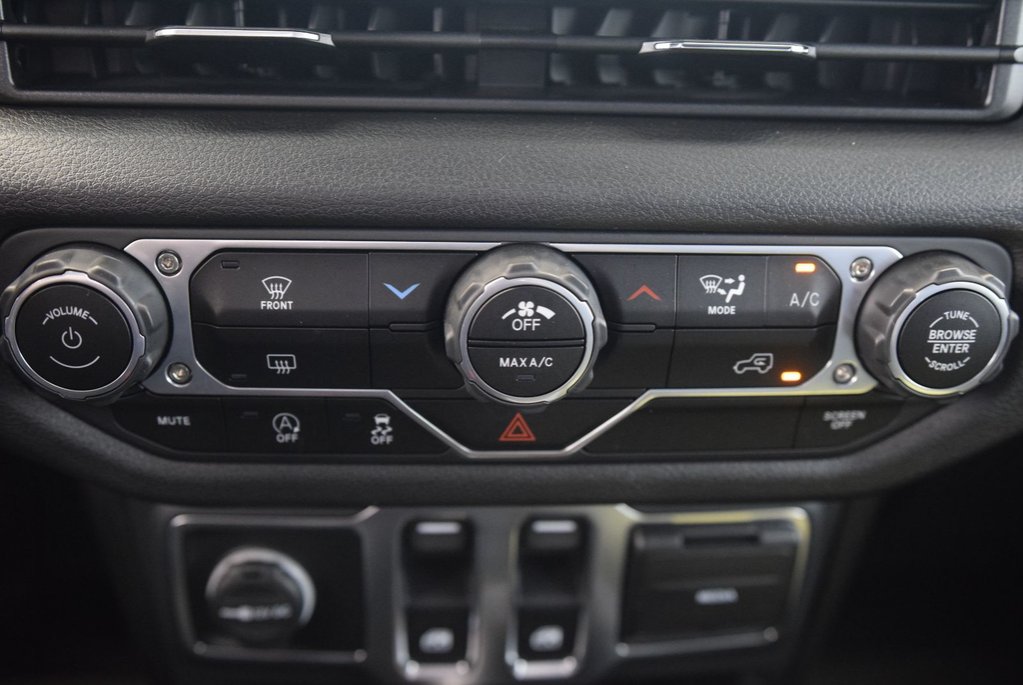 2025 Jeep Wrangler Sport S+AIR CLIM+COMME NEUF in Laval, Quebec - 17 - w1024h768px
