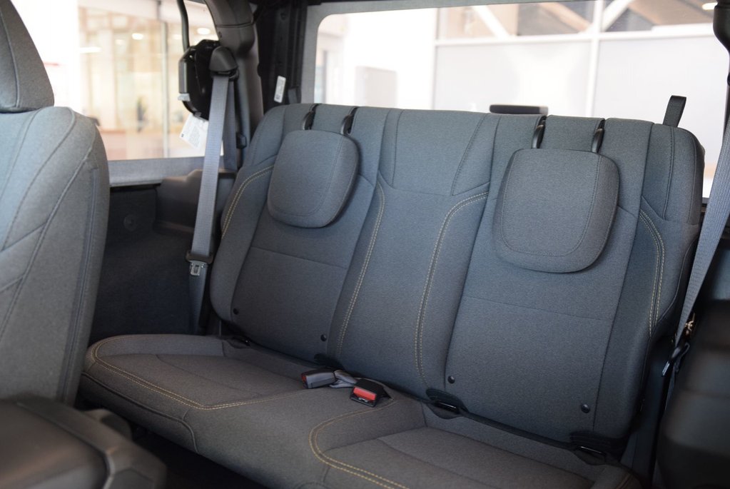 2025 Jeep Wrangler Sport S+AIR CLIM+COMME NEUF in Laval, Quebec - 22 - w1024h768px