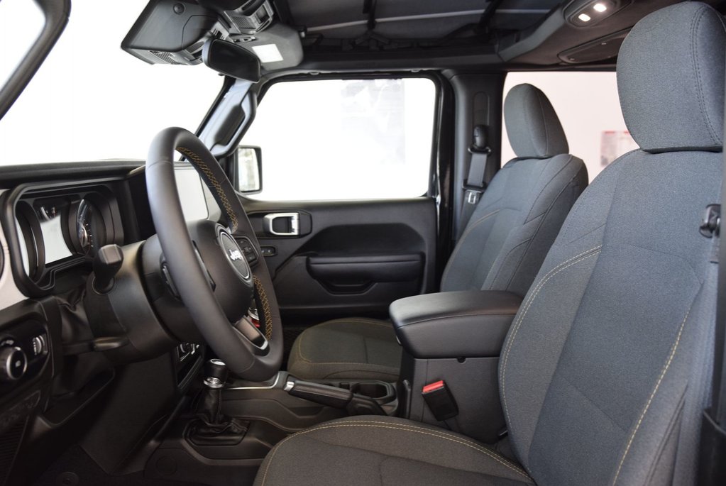 2025 Jeep Wrangler Sport S+AIR CLIM+COMME NEUF in Laval, Quebec - 24 - w1024h768px
