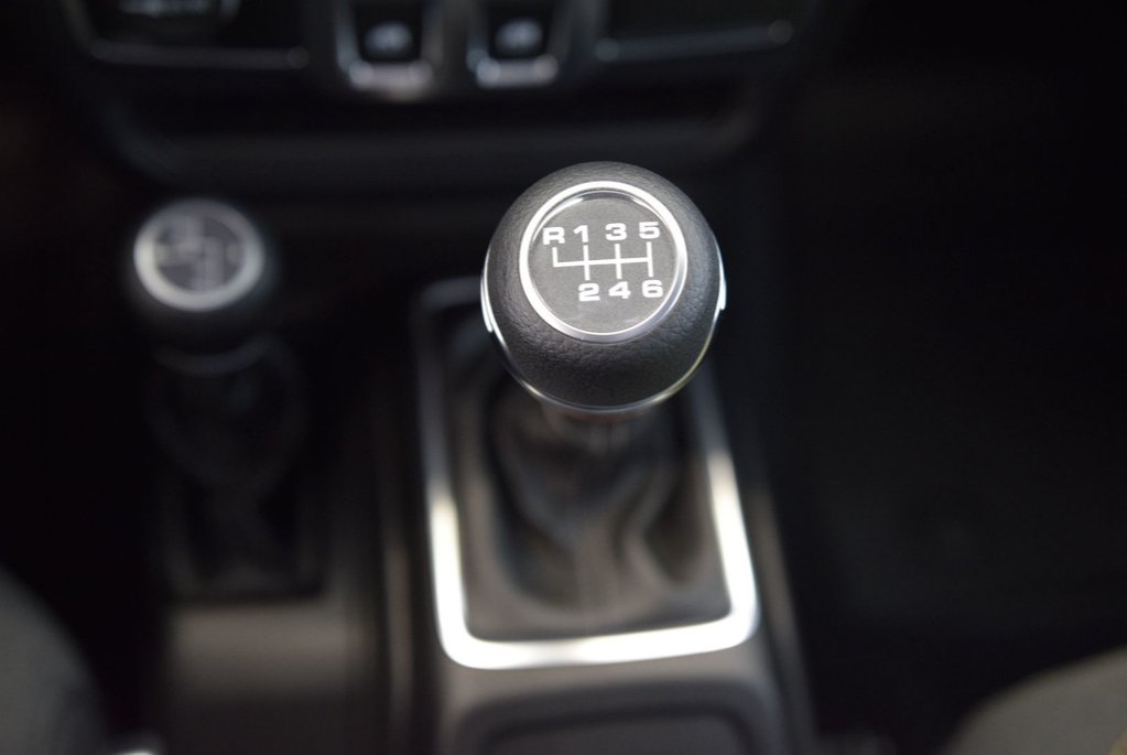 2025 Jeep Wrangler Sport S+AIR CLIM+COMME NEUF in Laval, Quebec - 16 - w1024h768px