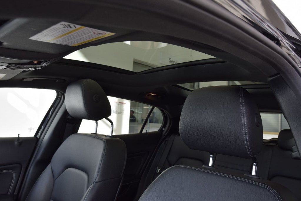 2019 Mercedes-Benz GLA 250+KIT AMG+TOIT+NAV+ in Laval, Quebec - 9 - w1024h768px