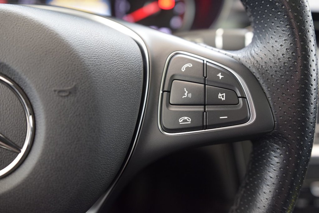 Mercedes-Benz GLC 300+NIGHT PACK+PREMIUM 2019 à Laval, Québec - 17 - w1024h768px