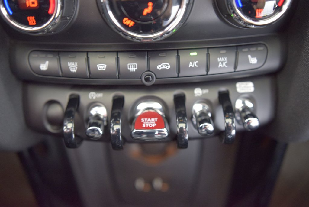 2020 MINI 3 Door John Cooper Works+CUIR+TOIT in Laval, Quebec - 30 - w1024h768px