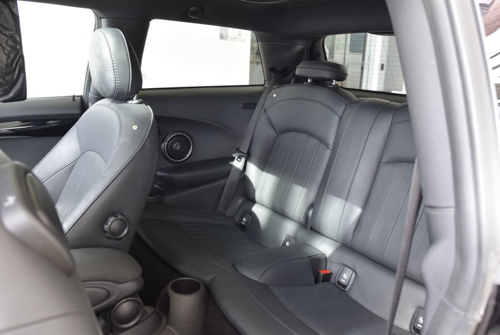 2020 MINI 3 Door John Cooper Works+CUIR+TOIT in Laval, Quebec - 19 - w1024h768px