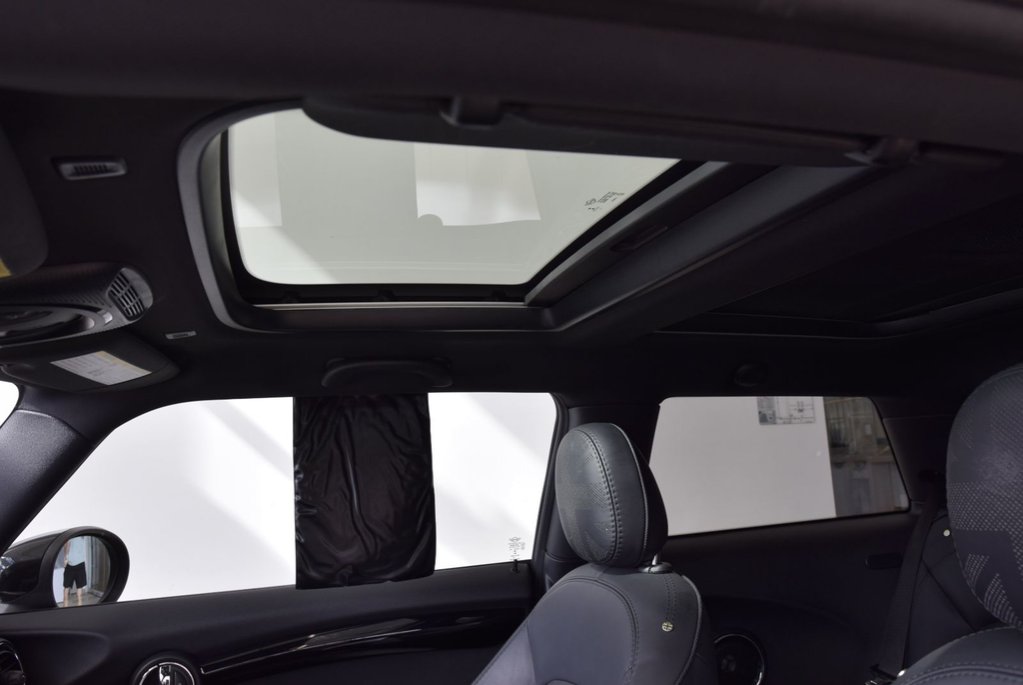 2020 MINI 3 Door John Cooper Works+CUIR+TOIT in Laval, Quebec - 9 - w1024h768px