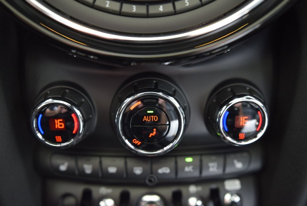 2020 MINI 3 Door John Cooper Works+CUIR+TOIT in Laval, Quebec - 29 - w1024h768px