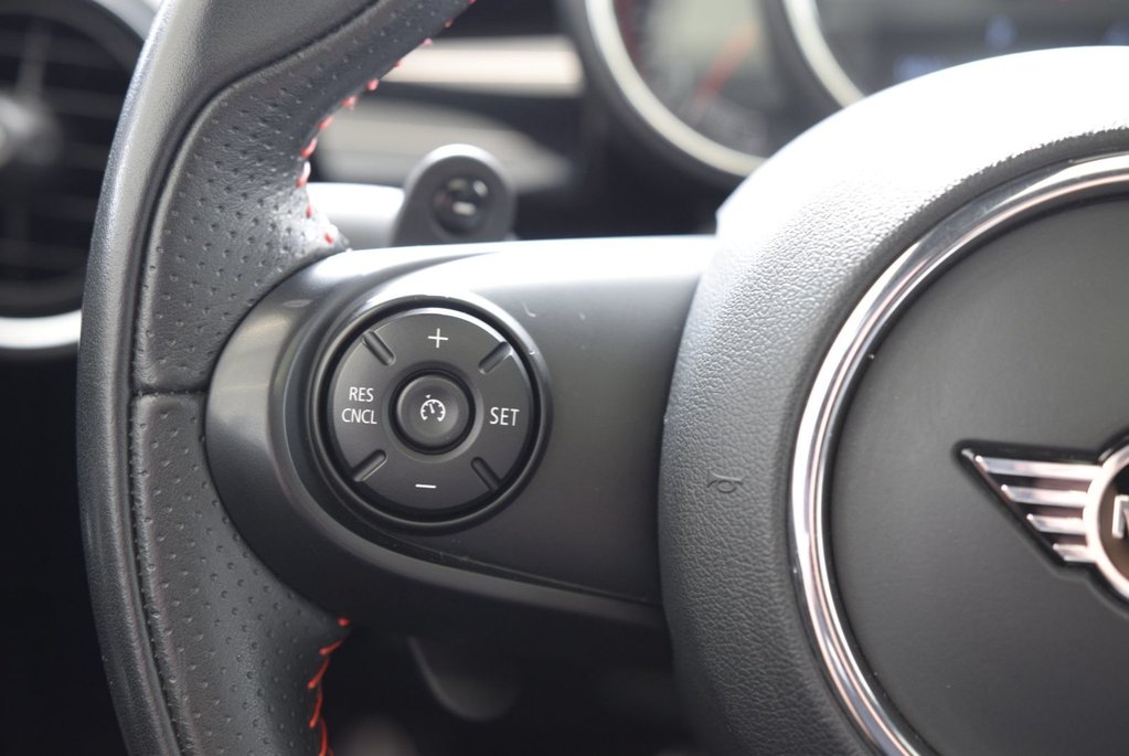 2020 MINI 3 Door John Cooper Works+CUIR+TOIT in Laval, Quebec - 23 - w1024h768px
