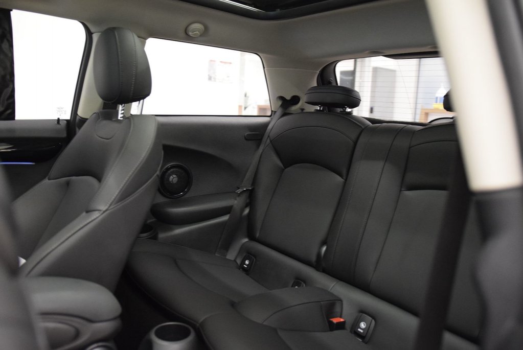 2024 MINI 3 Door Cooper SE+PREMIER+HARMAN in Laval, Quebec - 21 - w1024h768px