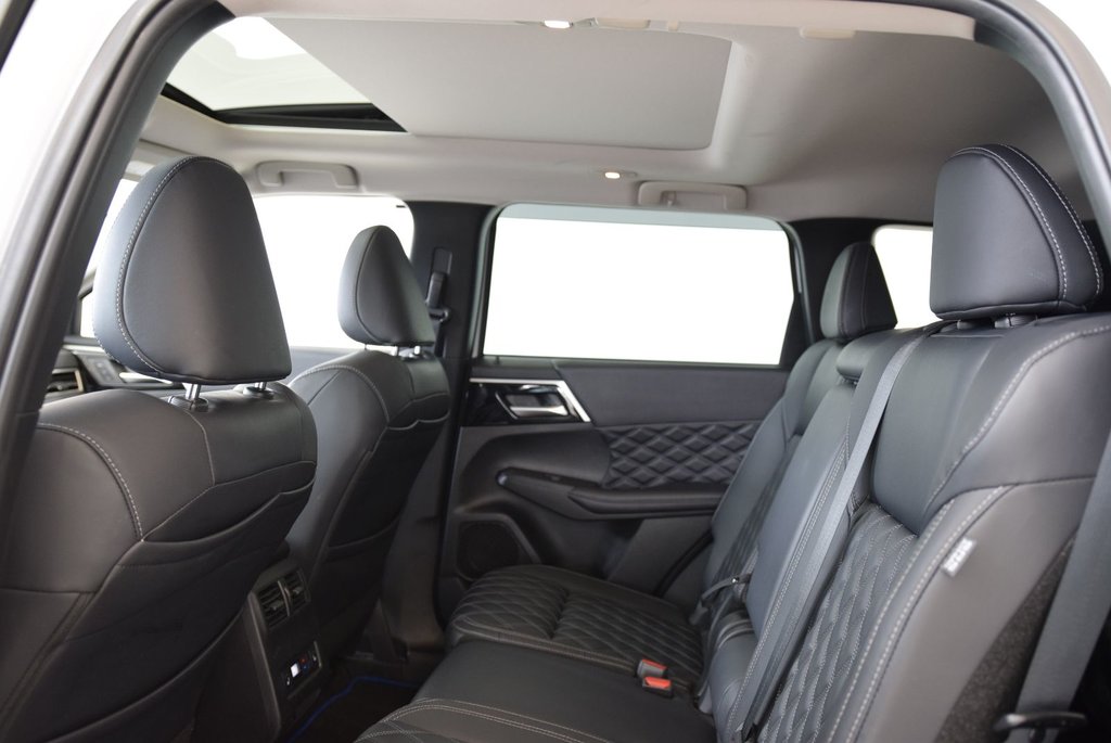 Mitsubishi OUTLANDER PHEV SEL+CUIR+TOIT PANO+AWD+WOW 2023 à Laval, Québec - 22 - w1024h768px