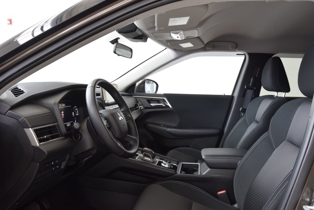 2024 Mitsubishi Outlander Plug-In Hybrid ES+PHEV+BAS KM+8 ROUES 8 PNEUS in Laval, Quebec - 20 - w1024h768px