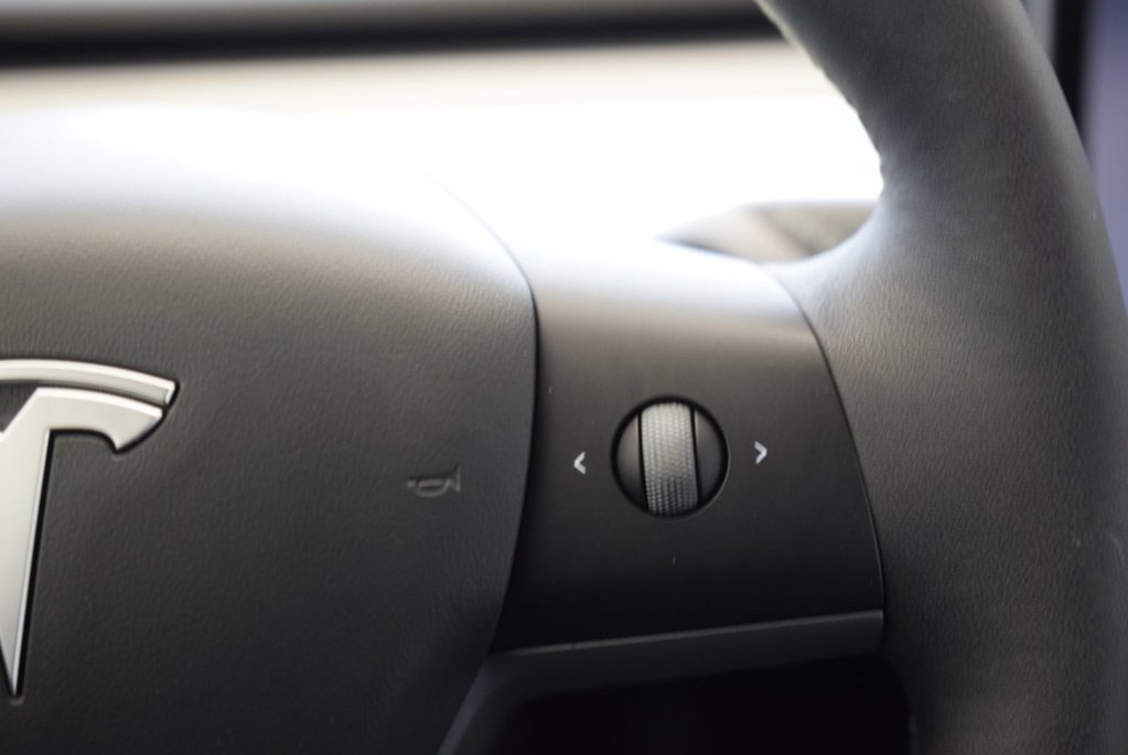 Tesla Model 3 SR+CUIR BLANC+PPF INCLUS 2022 à Laval, Québec - 23 - w1024h768px