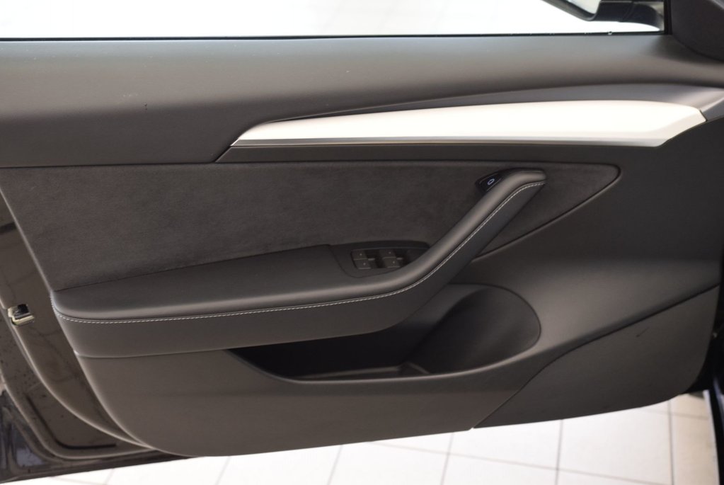 Tesla Model 3 SR+CUIR BLANC+PPF INCLUS 2022 à Laval, Québec - 17 - w1024h768px