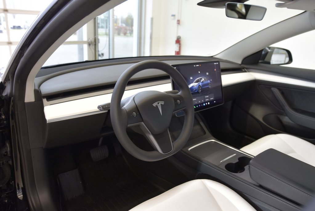 Tesla Model 3 SR+CUIR BLANC+PPF INCLUS 2022 à Laval, Québec - 10 - w1024h768px