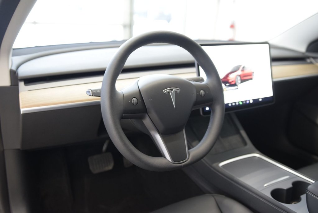 Tesla Model 3 SR+CUIR+TOIT PANO+LED+NAV 2023 à Laval, Québec - 9 - w1024h768px