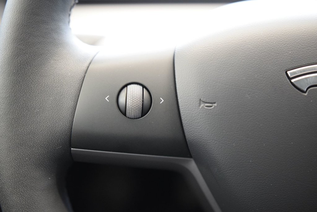 Tesla Model 3 SR+CUIR+TOIT PANO+LED+NAV 2023 à Laval, Québec - 25 - w1024h768px