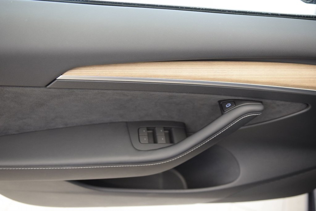 Tesla Model 3 SR+CUIR+TOIT PANO+LED+NAV 2023 à Laval, Québec - 21 - w1024h768px