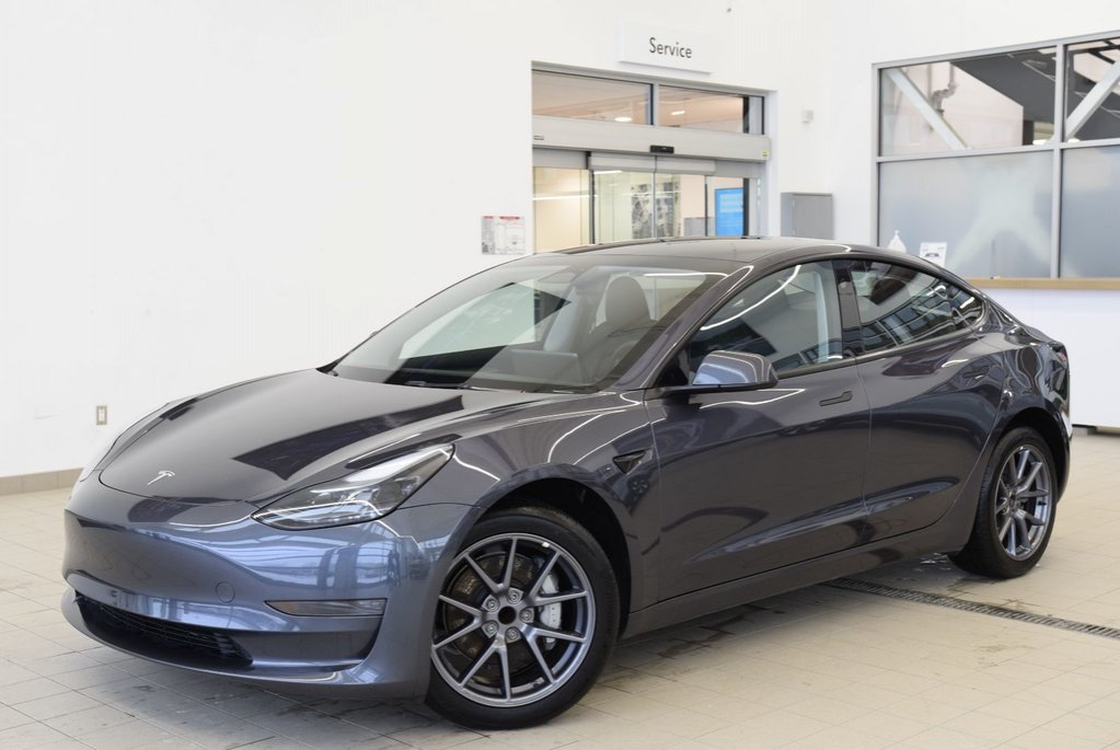 Tesla Model 3 SR+CUIR+TOIT PANO+LED+NAV 2023 à Laval, Québec - 1 - w1024h768px