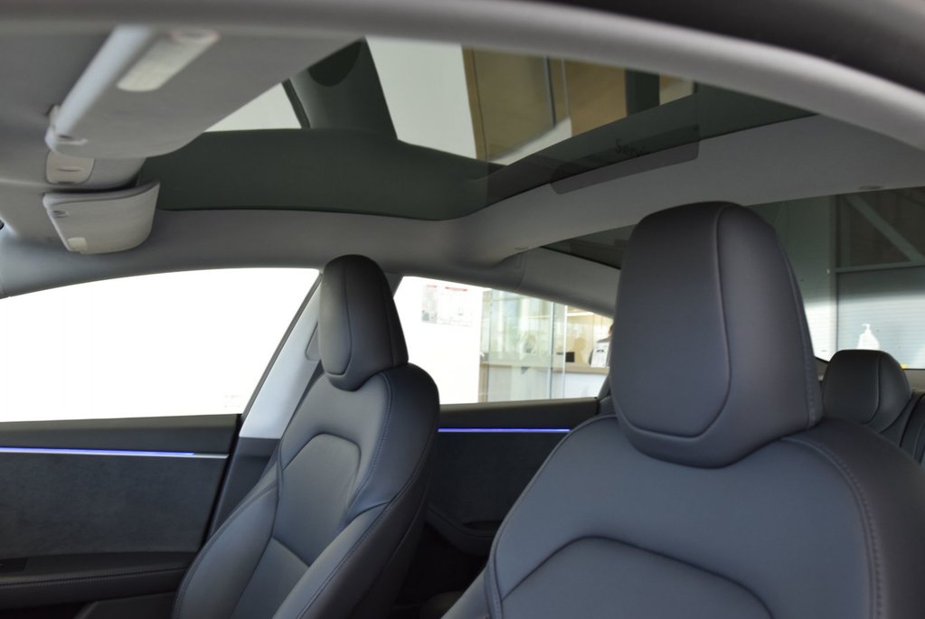 Tesla Model 3 LONG RANGE+AWD+ROUGE+LED 2025 à Laval, Québec - 8 - w1024h768px