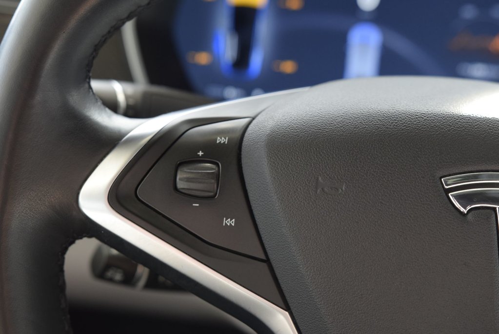 2017 Tesla Model X 75D+CUIR BEIGE+6 PASSAGERS+ in Laval, Quebec - 15 - w1024h768px