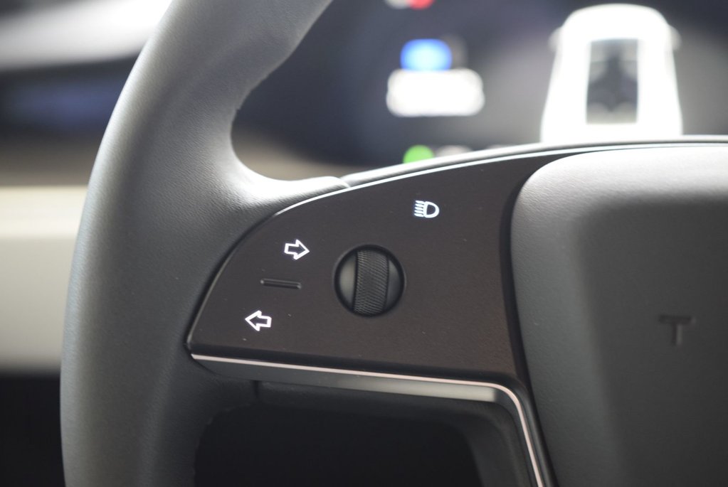 Tesla Model X PLAID+6 PASSAGERS+8 PNEUS 8 MAG 2024 à Laval, Québec - 24 - w1024h768px