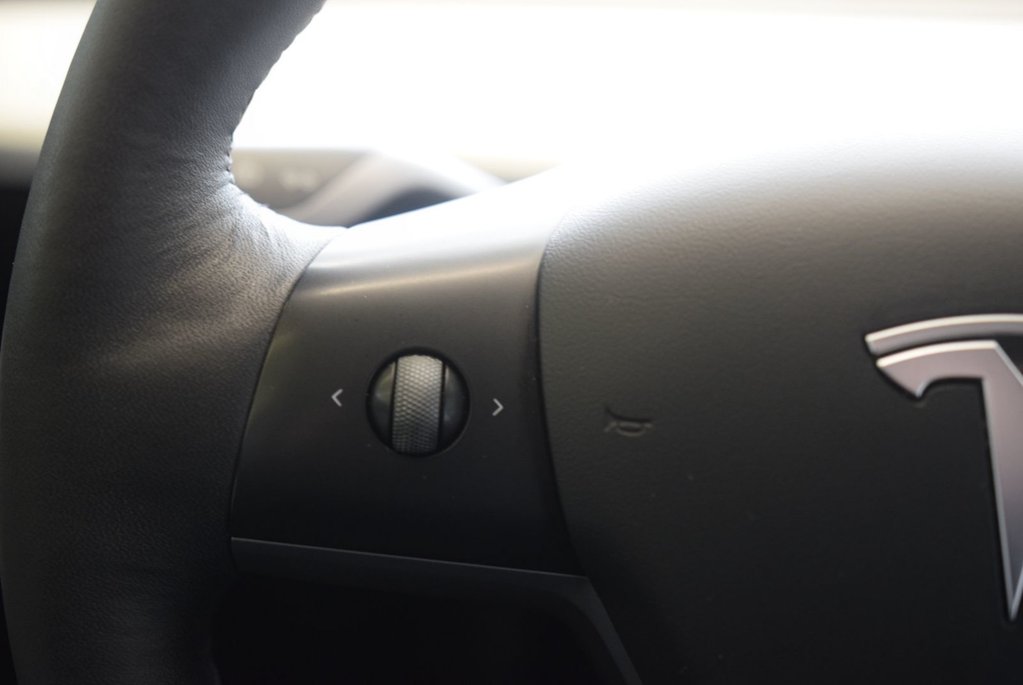 2022 Tesla Model Y LONG RANGE+7 PASSAGERS in Laval, Quebec - 25 - w1024h768px