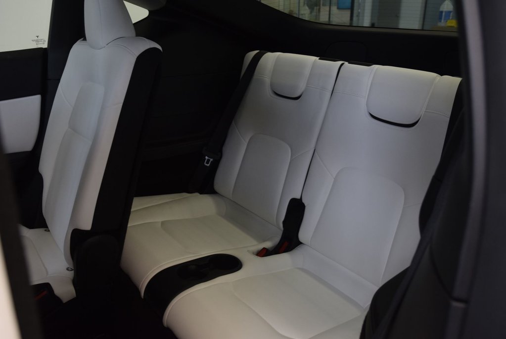 2022 Tesla Model Y LONG RANGE+7 PASSAGERS in Laval, Quebec - 8 - w1024h768px